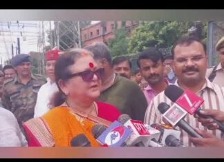 नगर आयुक्त के साथ सड़क पर उतरीं महापौर| The Dolphin News| Kanpur| Alok Agarwal/Ashish Mishra